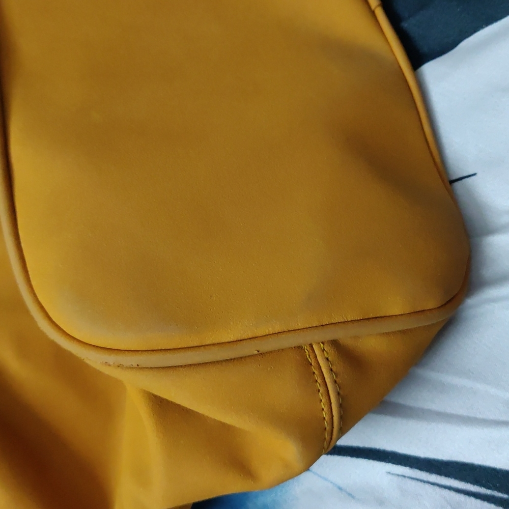 Bright suede tote bag - Picture 3 of 7